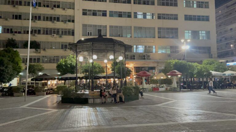 Πλατεια Κοραη